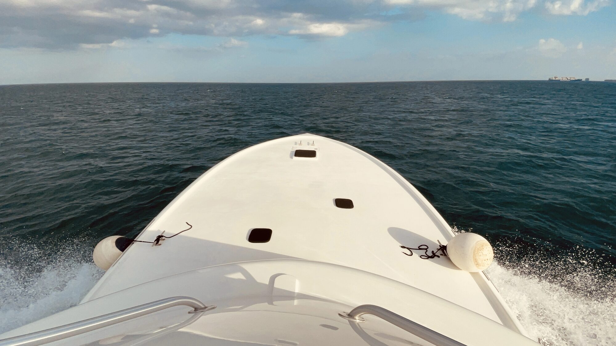 Yate en mar abierto